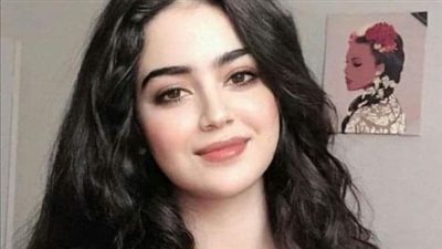 سلاف فواخرجي تنشر صورة قديمة لها منذ اكثر من ٢٠ عام والجمهور يعلق على الاختلاف الكبير في ملامحها ( صور )