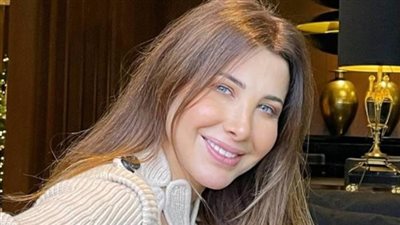 خدعتنا جميعا.. أيقونة الجمال نانسي عجرم قررت الظهور بدون مكياج حتى تعطي الثقة للفتيات.. والجمهور: “يا ريتك ما عملتي كده”.. 