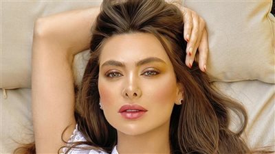 الفنانة اللبنانية ستيفاني صليبا تنشر صورة لها بالحجاب والجمهور يعلق: ماشاءالله هيك احلى بكتير (صور) 