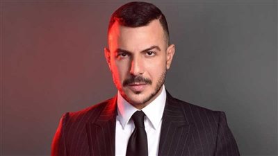 زوجة الفنان باسل خياط تـ.ـخـ.ـطـ.ـف الأنظار منه بحفل وتـ.ـثـ.ـيـ.ـر الجدل بملابس اظهرت نعومتها ورشاقتها. (صور) 