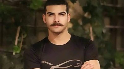 الفنان حسن خليل يكشف لأول مرة تفاصيل شخصية عنه ويكشف نوع عمله قبل التمثيل والجمهور يتفاعل معه. 