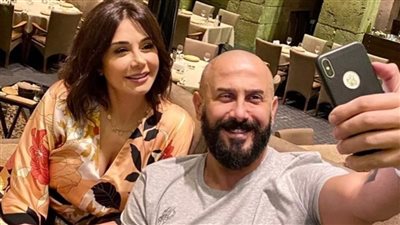 الفنانة كاريس بشار تلتقي النجم قصي خولي في معرض النجوم وتتغ@زل به أمام الجميع (فيديو) 