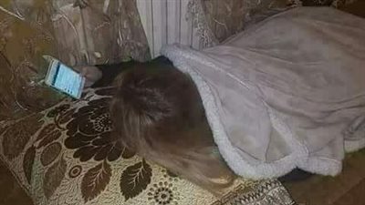 قصة الفتاة التي تسمع الأغاني اثناء الآذان