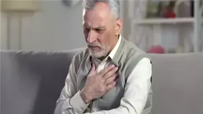 ما هي أعراض انسداد شرايين القلب؟ وكيف يمكن علاجه؟