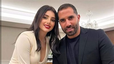 حدا  لاحظ شغلة مهمة  بصورة الفنانة ماريتا الحلاني وخطيبها  اللي فاجئت كل الناس،، ركزوا كتير منيح 