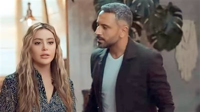 ملاحظة غريبة بصورة بطلة مسلسل الخائڼ موجودة بالواقع  