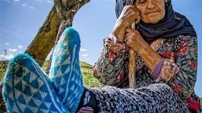 يحكي أن هناك صبيا يتيما فقيرا ، أراد السفر لمدينة بعيدة