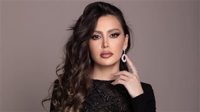 الفنانة مرام علي تـ.ـفـ.ـاجـ.ـئ الجميع بعد نشر صورة لها بشعر اشقر مموج والجمهور يشبهها بشاكيرا (صور) 