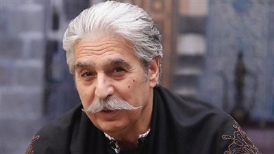 الفنان عباس النوري يصرح ويقول: لا استطيع إن اطـ.ـلـ.ـق زوجتي لأن العصمة بيدها!!.. شاهد القصة كاملة (فيديو) 
