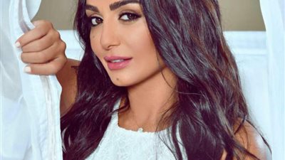 (بالصور) شقيقة الفنانة ديمة الجندي في تسرق الأضواء من اختها في أول ظهور لها
