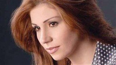 في الظهور الأول لها في عزاء والدتها بدبي.. هكذا بدت الفنانة يارا صبري (صور)