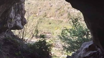 قصة فقدان الشاب في مغارة الدلبة في منطقة الدريكيش  وماقاله رفاقه دعواتكم ياجماعة 
