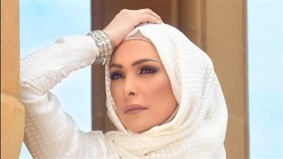 الفنانة أمل حجازي تعلق لأول مرة على خبر خلعها للحجاب