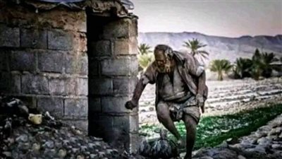 كان يعيش في كوخ في الحقول بسبب فقره الشديد اعتزل الناس وأصبح يأكل من النباتات