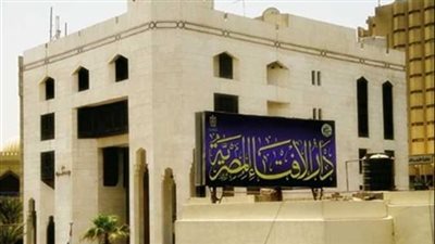 شخص لديه بنات فقط هل يجوز أن يكتب جميع أملاكه لزوجته وبناته حتى لا يرث معهم أحد إخواته؟ 