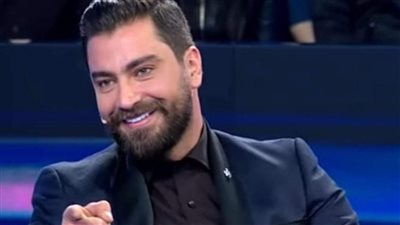 معتصم النهار يفاجئ الجمهور بأول اغنية له 