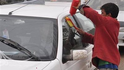 في أحد الأيام كنت داخل سيارتي إذ جاء شاب في السادسة عشر من عمره