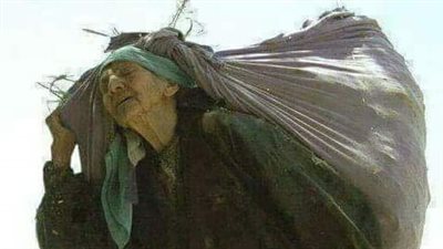 كان لأرملة إبن وحيد .. بعد ان كبرته وعلمته وزوجته قرر أن يتركها ويسافر قالت له اتتركني وحيده ؟