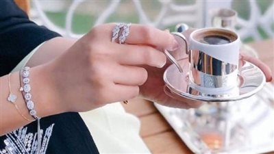 فى يوم من الأيام كان هناك شاب مؤدب ورقيق يشعر بحب شديد تجاة جارتة الجميلة