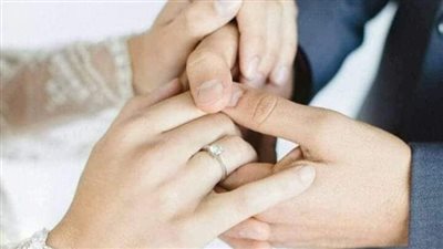 شاب محترم شاف بنت وعجبته  ، راح يخطبها وأبوها وافق، لما قعد مع البنت في بيتهم عشان يتعرف عليها كويس حس إن البنت مش مبسوطه