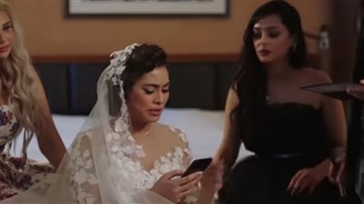 يوم  عرس  ، قعدت  شهر درب خطيبي شلون بدنا نعمل وكيف بدنا ندخل على القاعة  وهذا مافعله !!