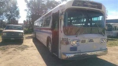 فتاة إستغرقت 3 سنوات لتحويل باص قديم إلى بيت لتعيش فيه ... لن تتخيلو كيف أصبح 