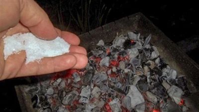 للأذكياء لماذا يتم وضع الملح على الجمر قبل الشوي 