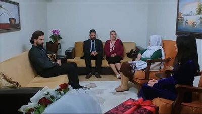 تقول آنا  اصبح عمري 40 عام .. ..اكملت دراستي ولم يتقدم آحد لخطبتي ، كنت متوسطة الجمال ، فجآة اتت خالتي