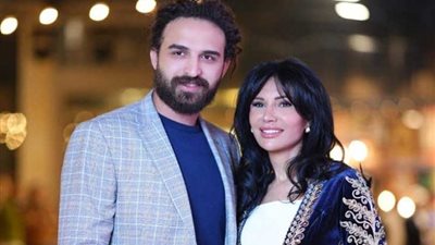 بعد اعلان زواجها .. المخرجة المبدعة رشا شربتجي تطل بالآبيض برفقة زوجها الممثل المشهور