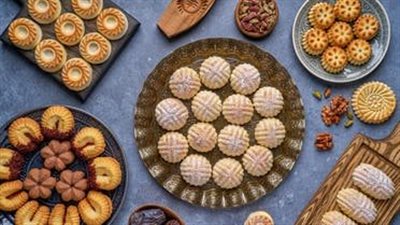 آتت عائلة غنية لمحل حلويات .. وطلبت حلو للعيد بكمية .. ودفعت الحساب مسبقاً وطلبت ايصالهم الى بيتهم
