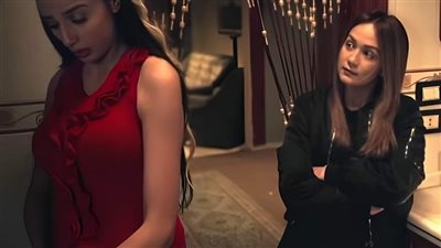 تزوجتُ بعد قصة حب طويلة  من زوجي رَغم ان وضعهُ كان فقير وبيتنا بلآجار وكنتُ اعمل ايضاً لاساعده بالمصروف 