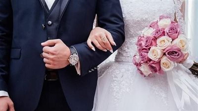 قصة منقولة لكاتبها يقول رجل ..أنا تعرفت على أسرة طيبة وأتاني اﻷب يريد تزويجي ابنته فلما