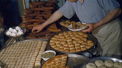 قبل العيد بآسبوع  كان المحل لدي دائما مليء بالناس .. بقلم الكاتبة لين  