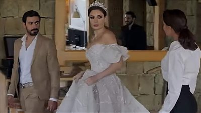 قبل زفافي بيوم واحد !!  كنت في طريقي لاشتري بعض الآغراض .. اوقفتني حينها فتاة وطلبت ان تتكلم بهاتفي مكالمة مع زوجها لان أضاعت محفظتها