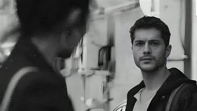 أخذ هاتف زوجته المشابه لهاتفه بدون قصد