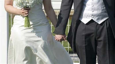 زوج يطلق زوجته بعد 5 ساعات من حفل الزفاف قائلا ( اللى شوفته ليلة الزفاف لم يراه  احد  ولا رجل ولا ست) 😮 